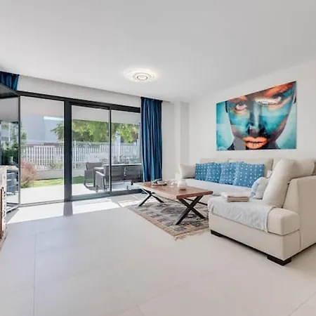 Lujoso Apartamento Apartman *